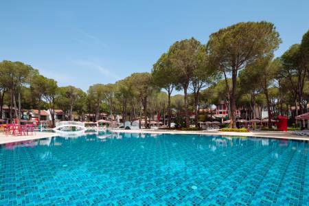 SELECTUM LUXURY RESORT Pools & Beach